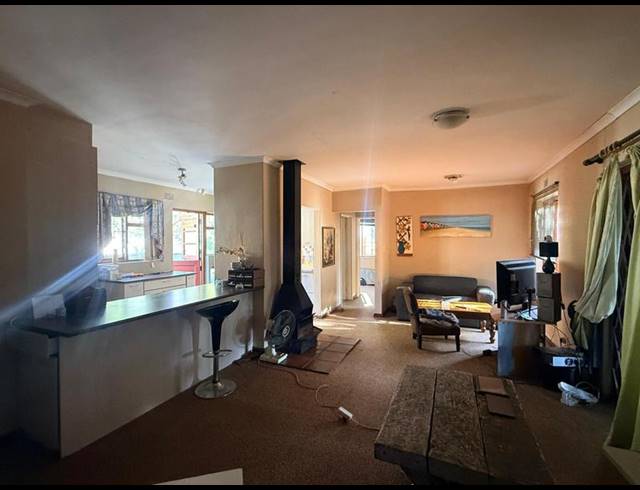 3 BEDROOM HOUSE FOR SALE IN BOSTON